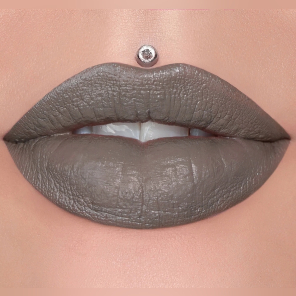 NIB🔥"Grave Digger" SALE😍 Restock! Velvet Trap Lipstick Jeffree Star LAST 1